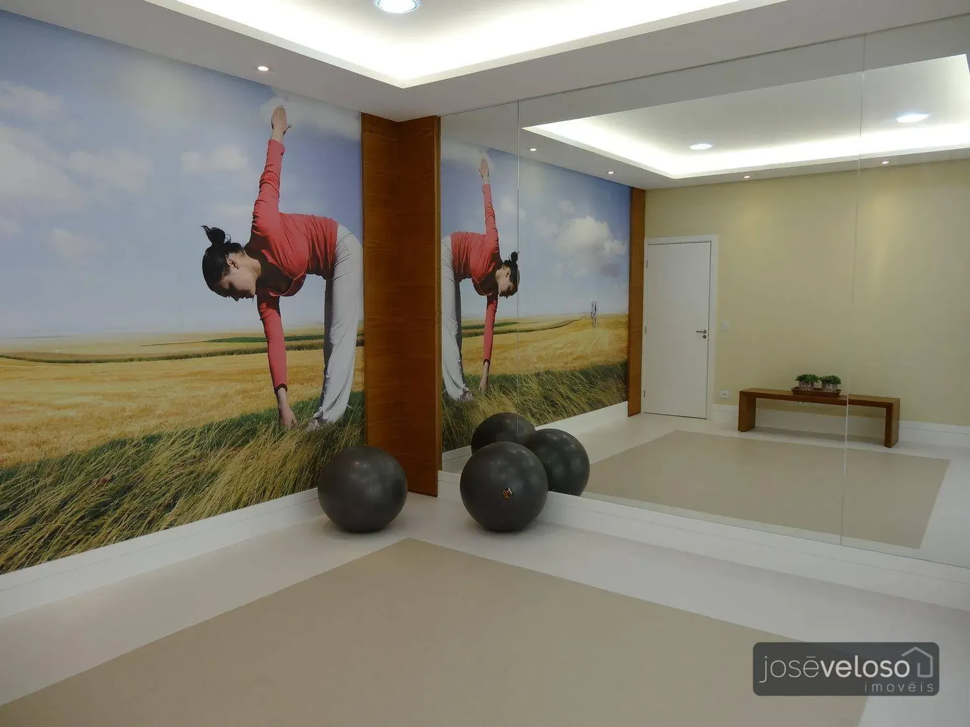Apartment with open-plan kitchen and 4 bedrooms, 297 m² — photo 48