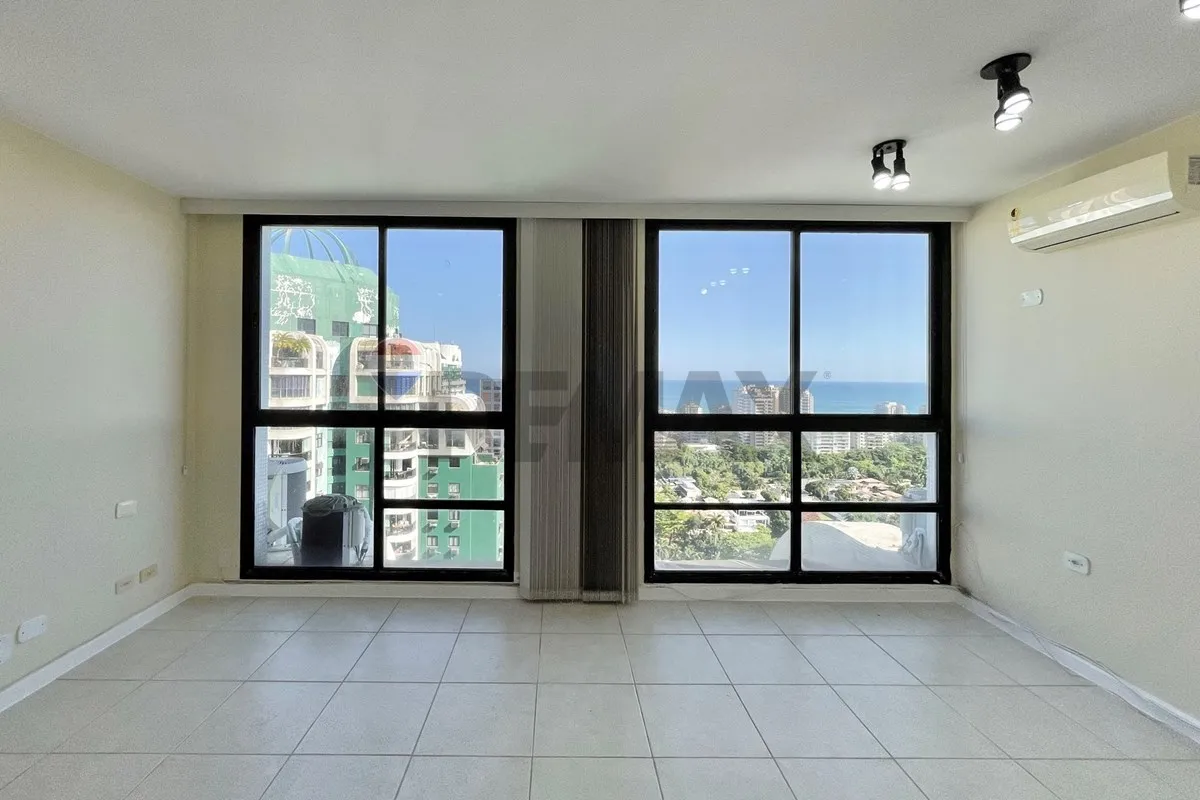 Duplex penthouse with 3 en-suite bedrooms and 200 m² — photo 21