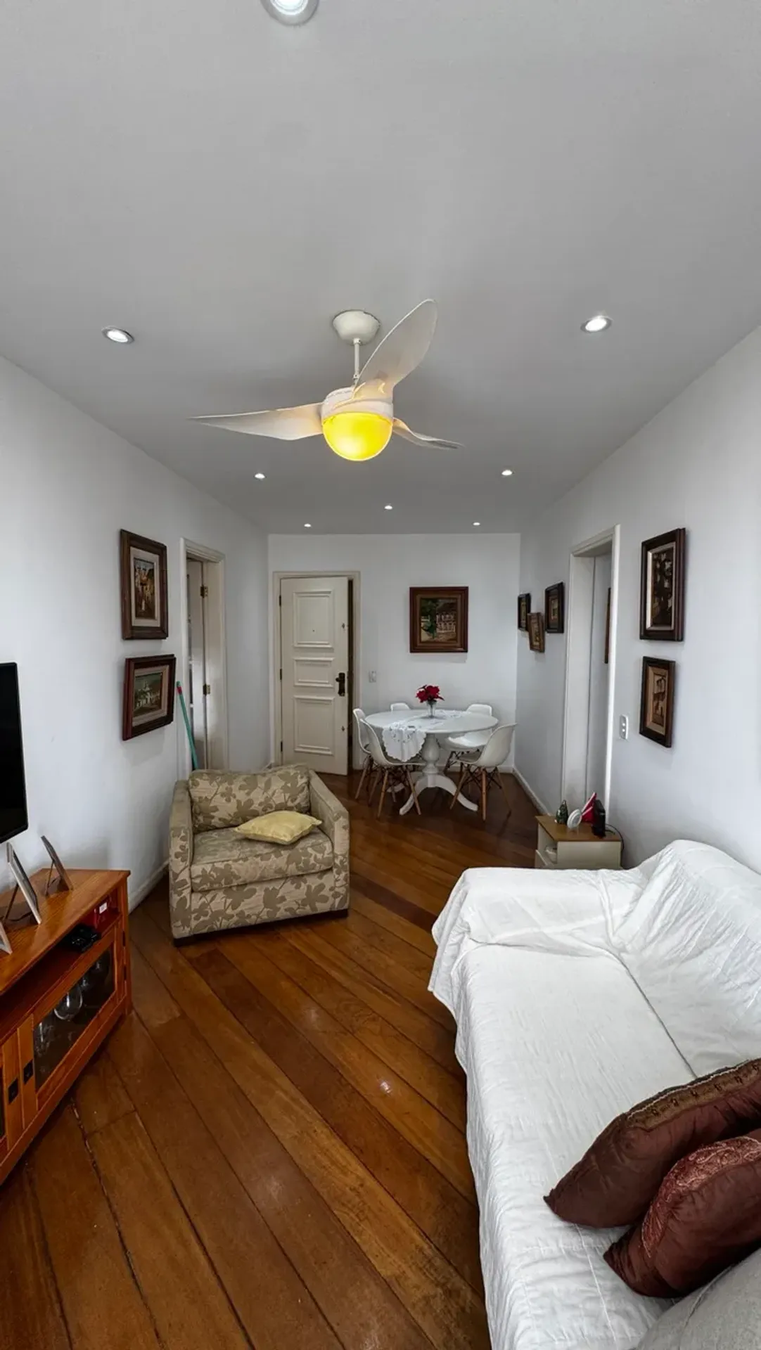 Furnished apartment, 88 m², with a glass-enclosed balcony — photo 22
