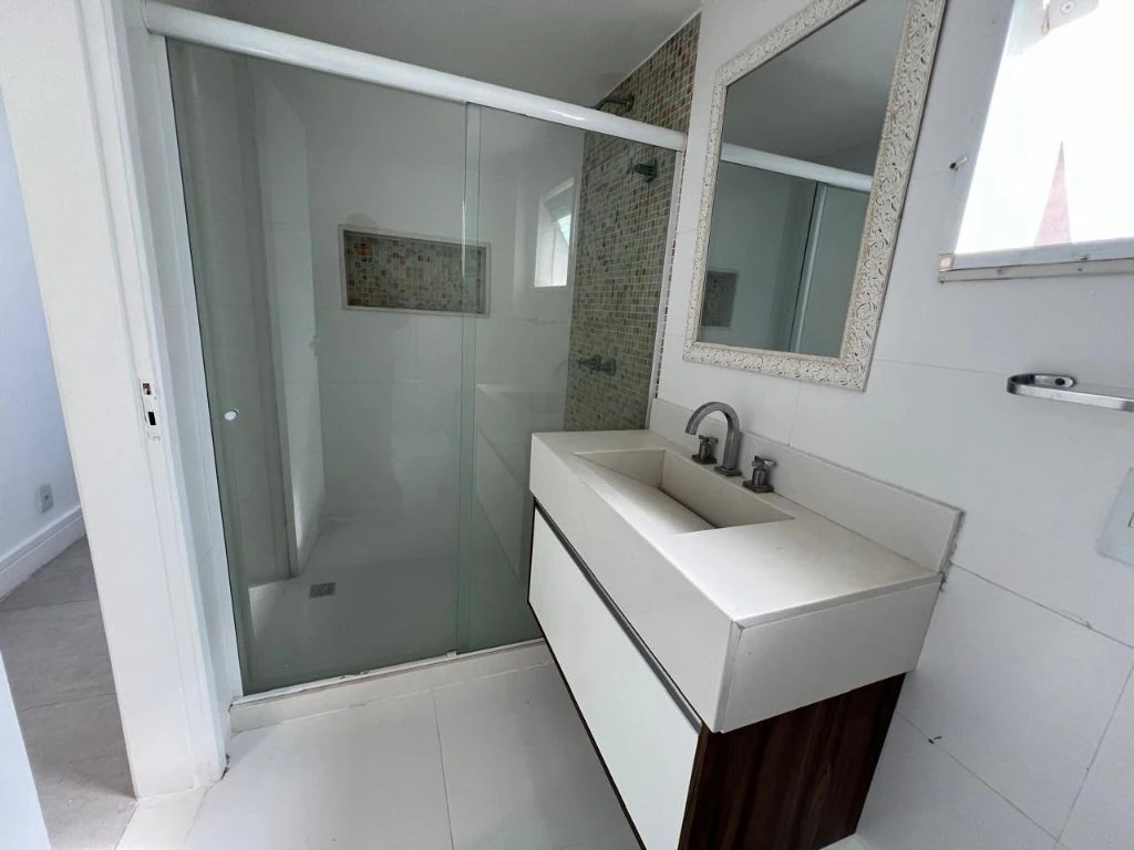 Furnished triplex home with 4 en-suites and 4 parking — photo 17