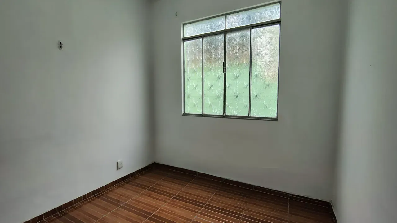 Unfurnished house with 7 bedrooms and 1 suite — photo 26
