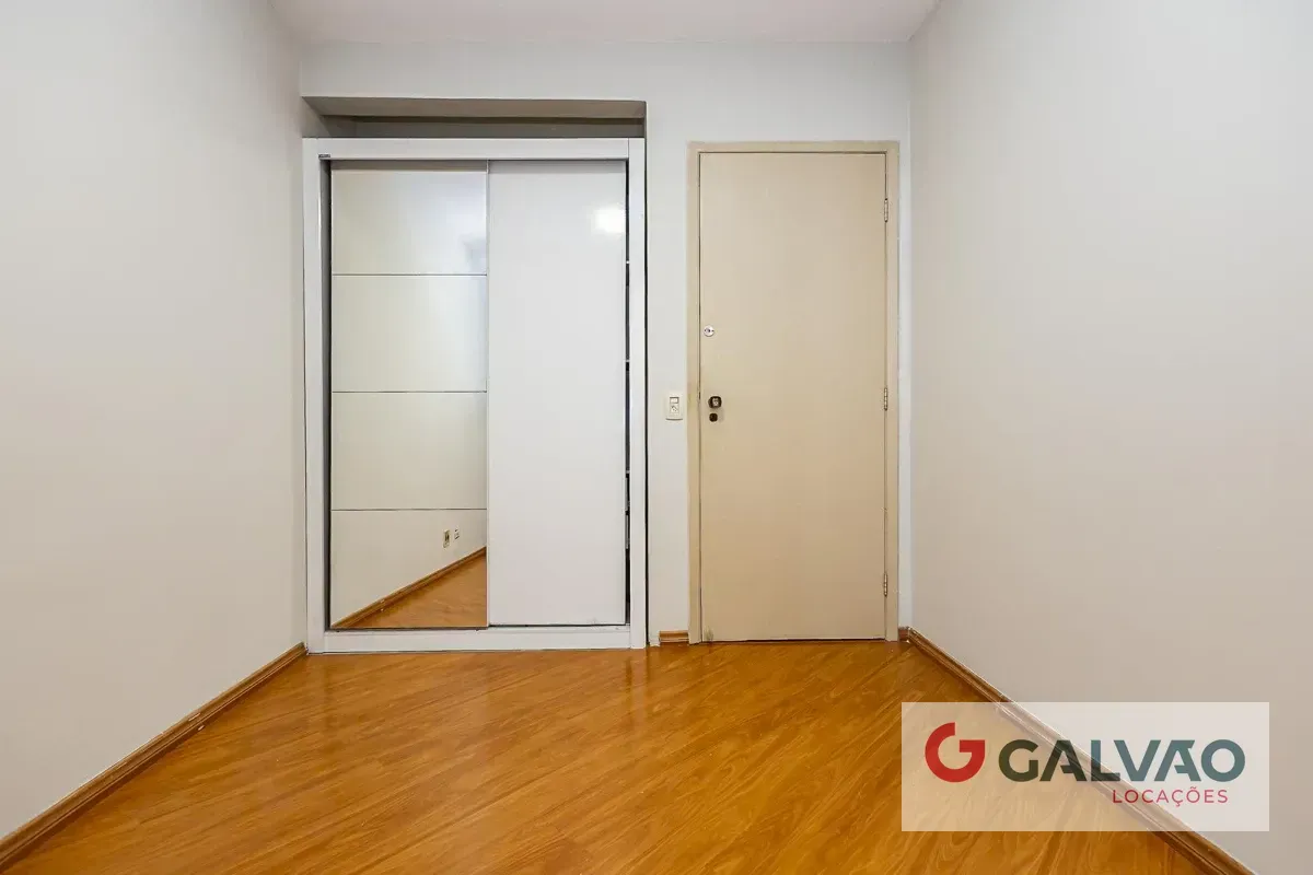 2-bedroom apartment with wood or laminate floors — photo 16