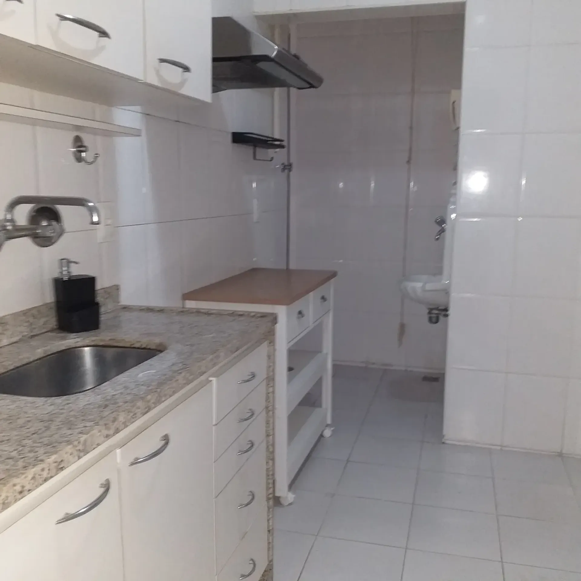 2-bedroom apartment with 3 bathrooms and glass shower — photo 26