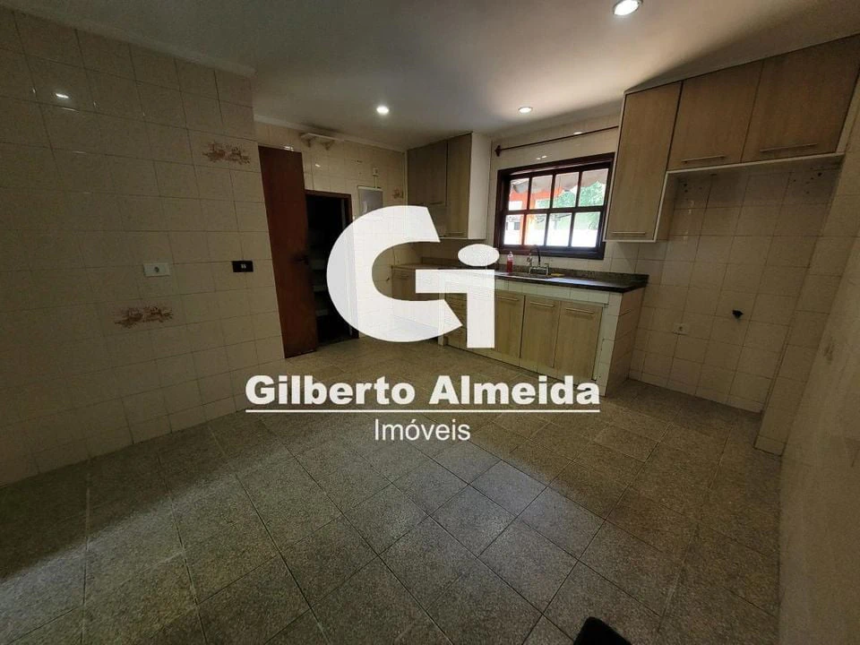 3-bedroom house with a grill on the balcony — photo 10