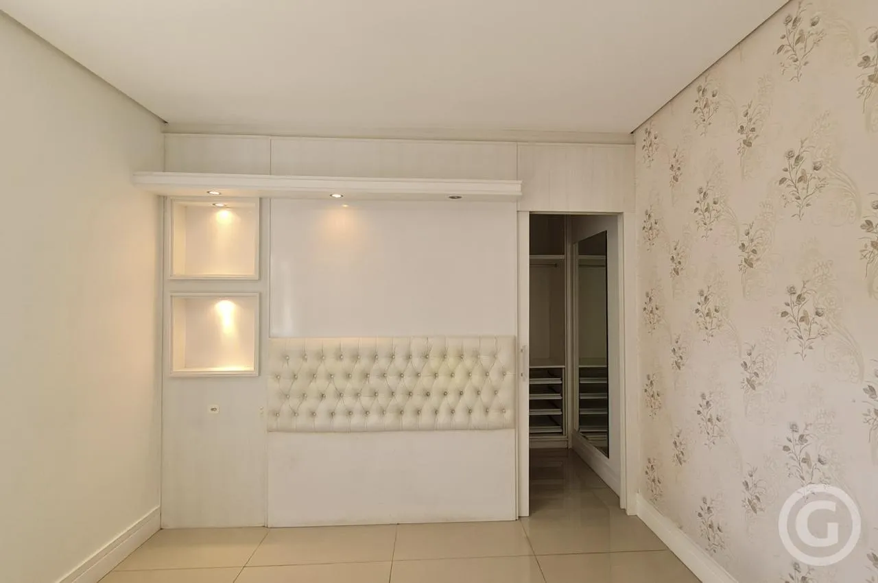 4-bedroom house with a walk-in closet in Florianópolis — photo 9