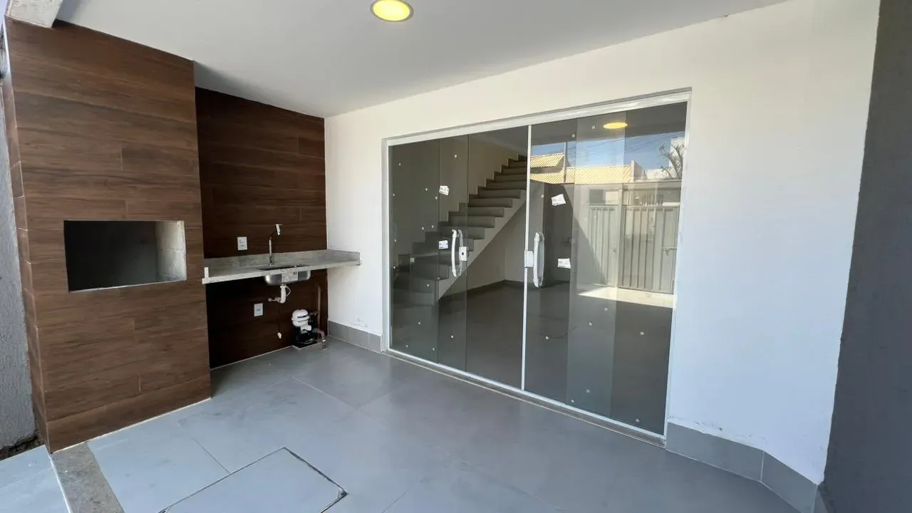 Balcony with a grill in a 3-bedroom house, 80 m² — photo 7