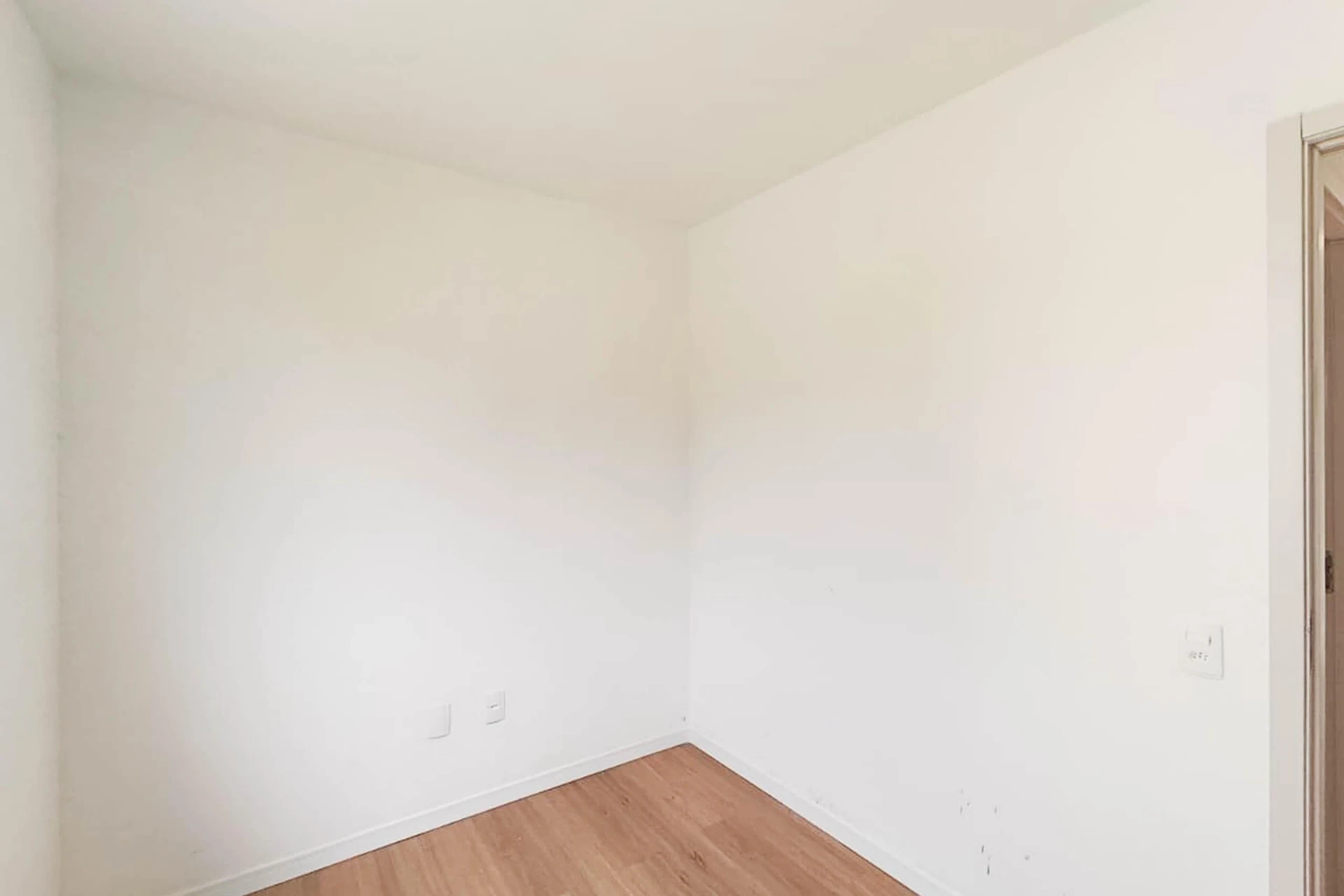 Незмебльована квартира з 2 спальнями, 1 ванною і кухнею окремо — photo 5