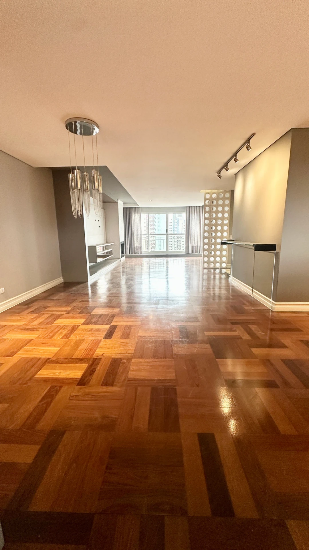 Furnished apartment 244 m² with gas kitchen and 3 en-suites