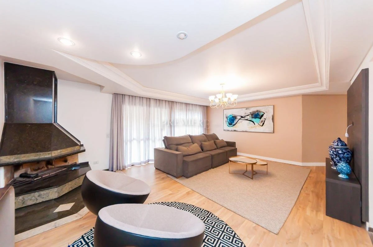 3-bedroom apartment with a bathtub in Curitiba