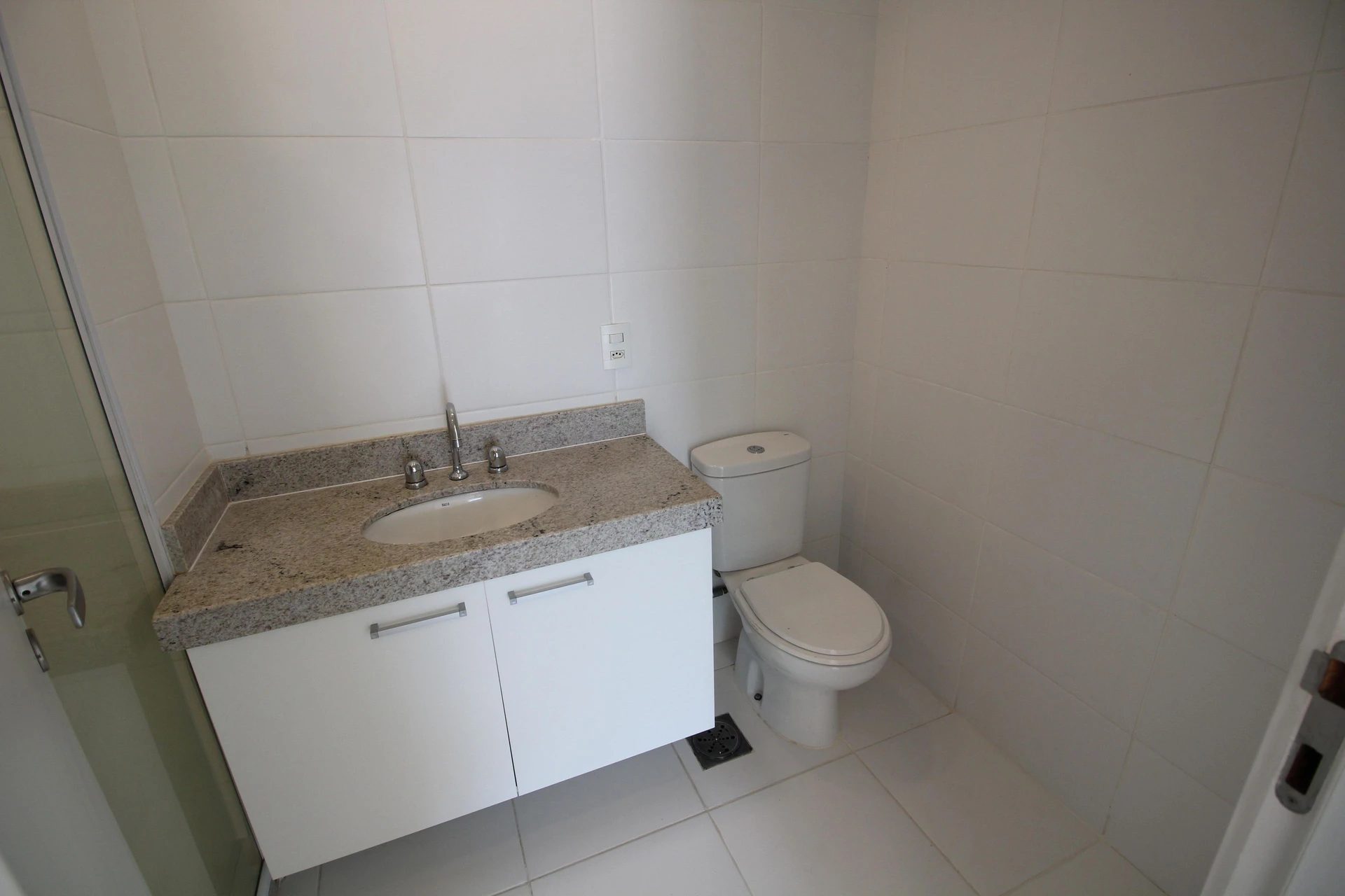 Apartamento de 2 quartos com janelas do piso ao teto — photo 36