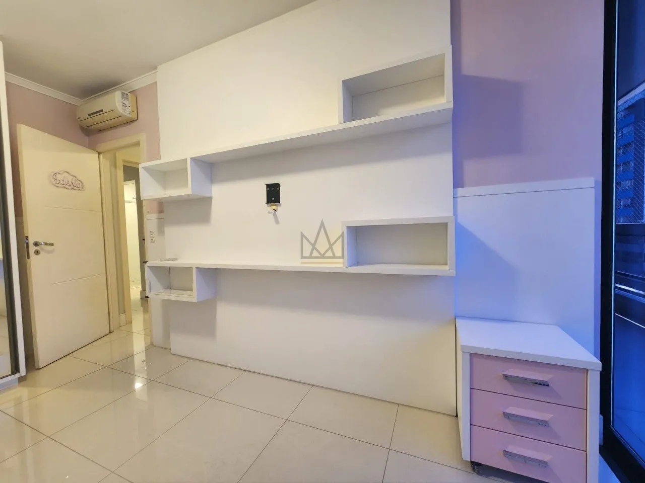 4-bedroom apartment in a building with a gym — photo 46