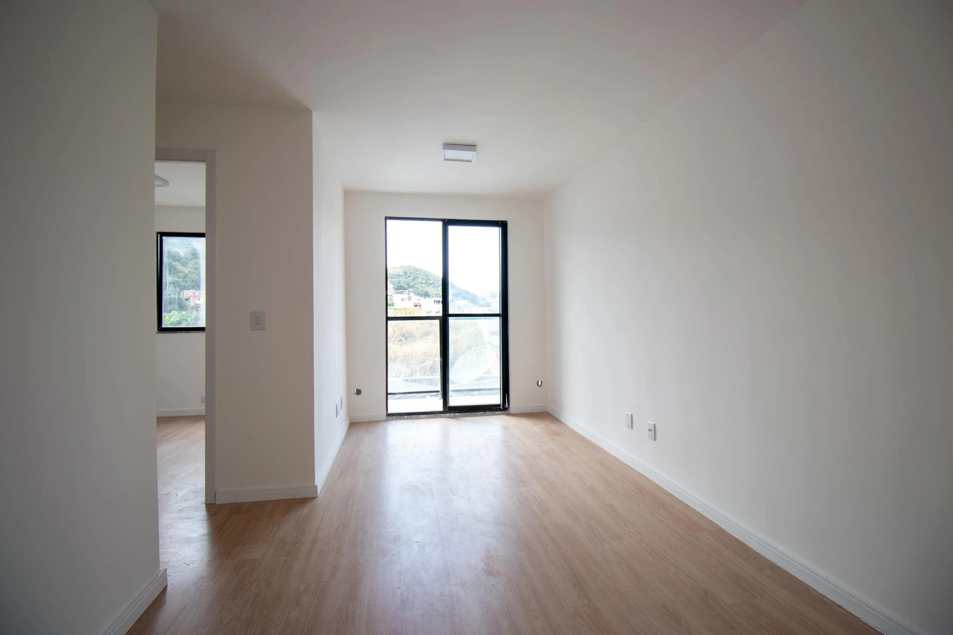 Rental apartment with 2 bedrooms, balcony and private garden — photo 8