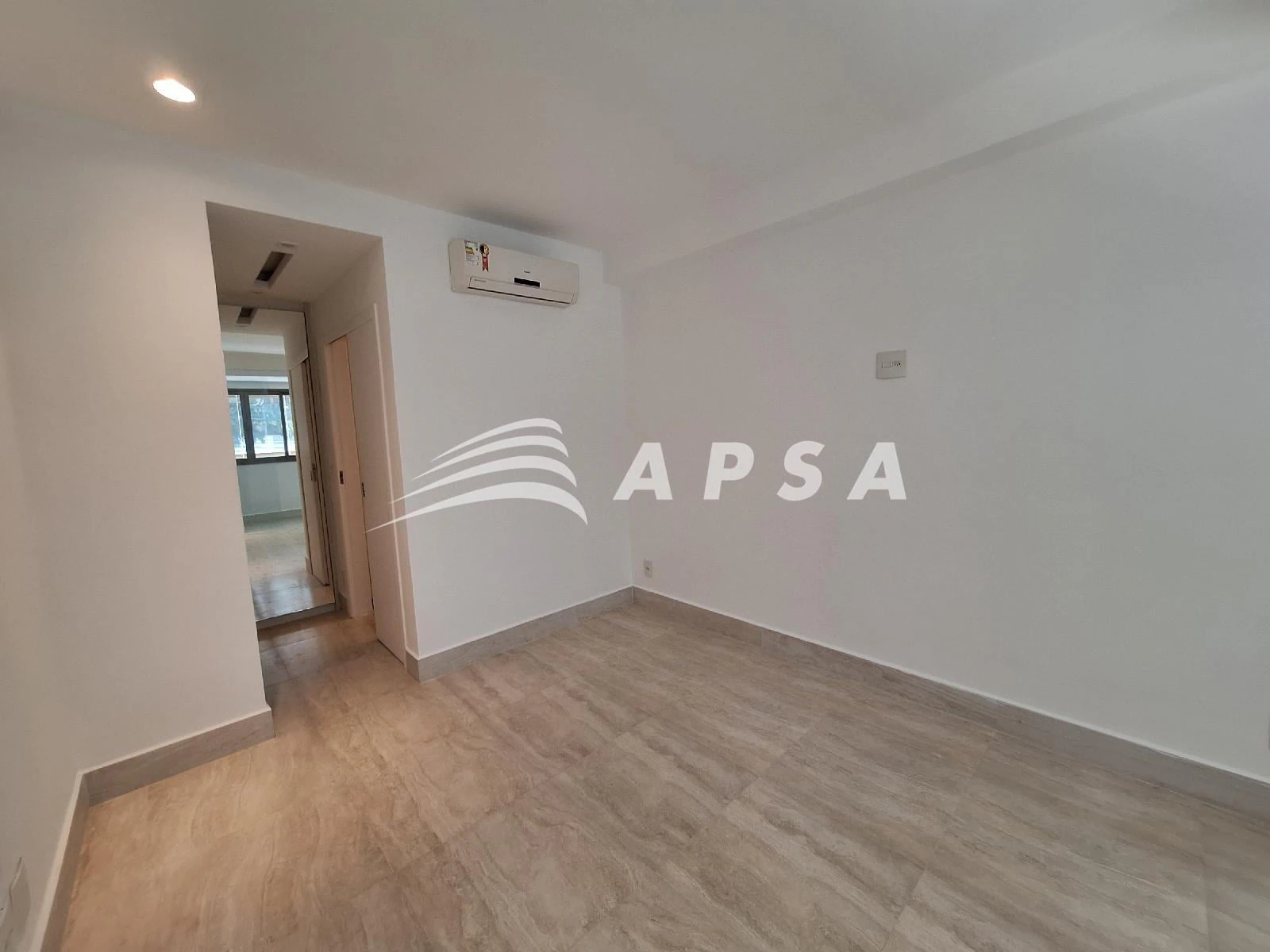 Apartment, 96 m², with a glass-enclosed balcony — photo 15