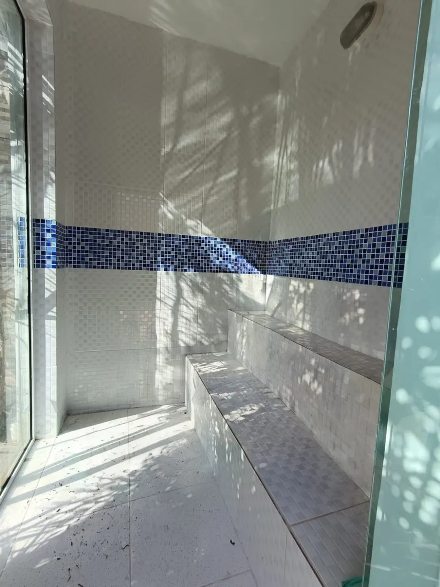 House with 4 bedrooms and 5 bathrooms — photo 40