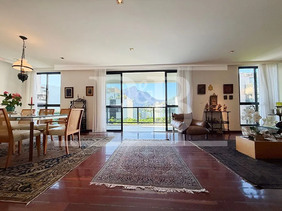 Furnished apartment with 3 bedrooms and 3 bathrooms — photo 16