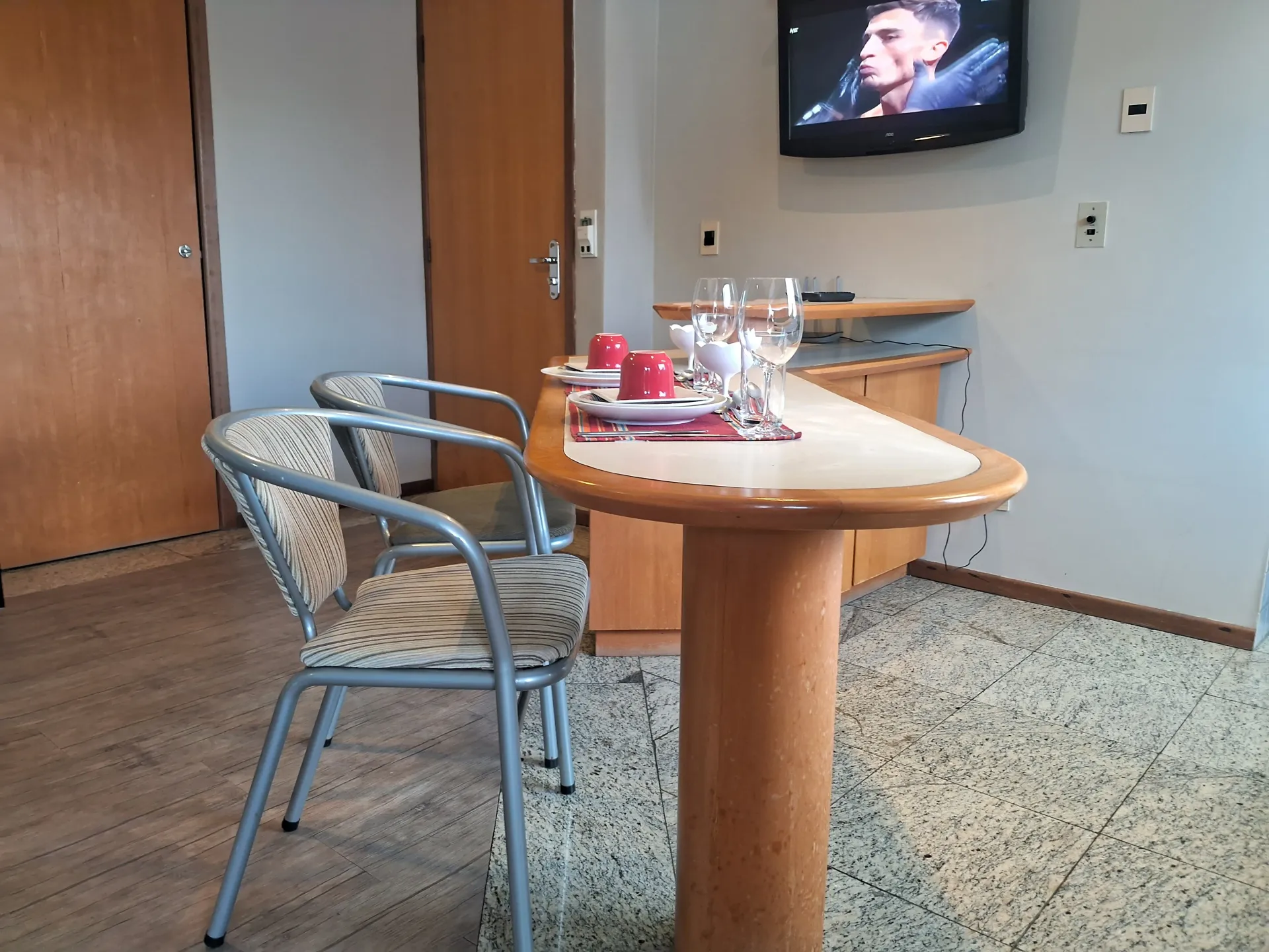 One-bedroom apartment with a home office in Curitiba — photo 2
