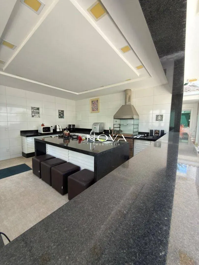 Furnished house with 9 bedrooms and an open kitchen — photo 17