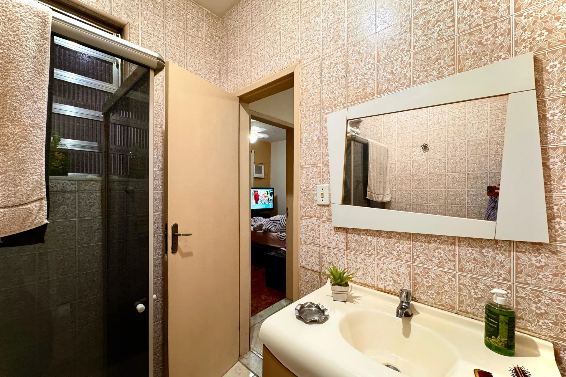 2-bedroom apartment with a washing machine — photo 17