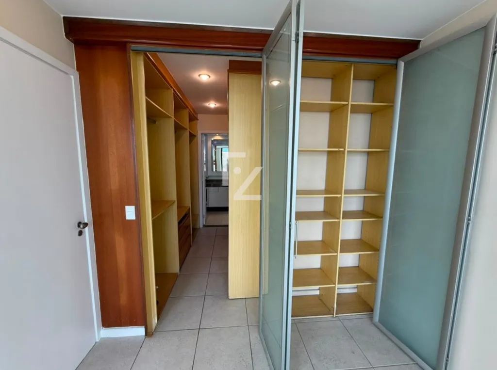 Duplex apartment on the 20th floor with city and water views — photo 52