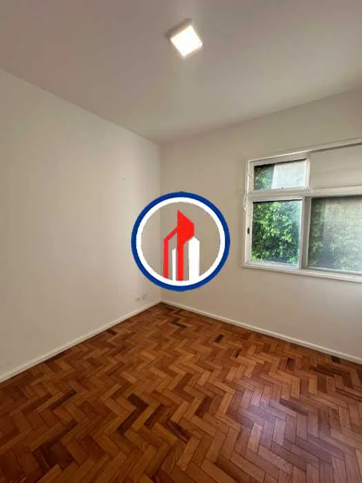 Apartment on the 6th floor with wood or laminate floors — photo 3