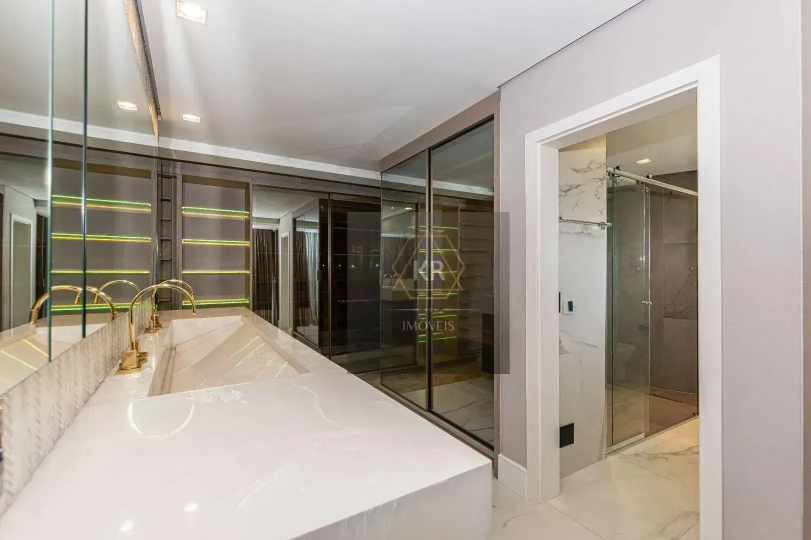 Furnished 272 m² apartment with 3 en-suites and 4 parking — photo 58