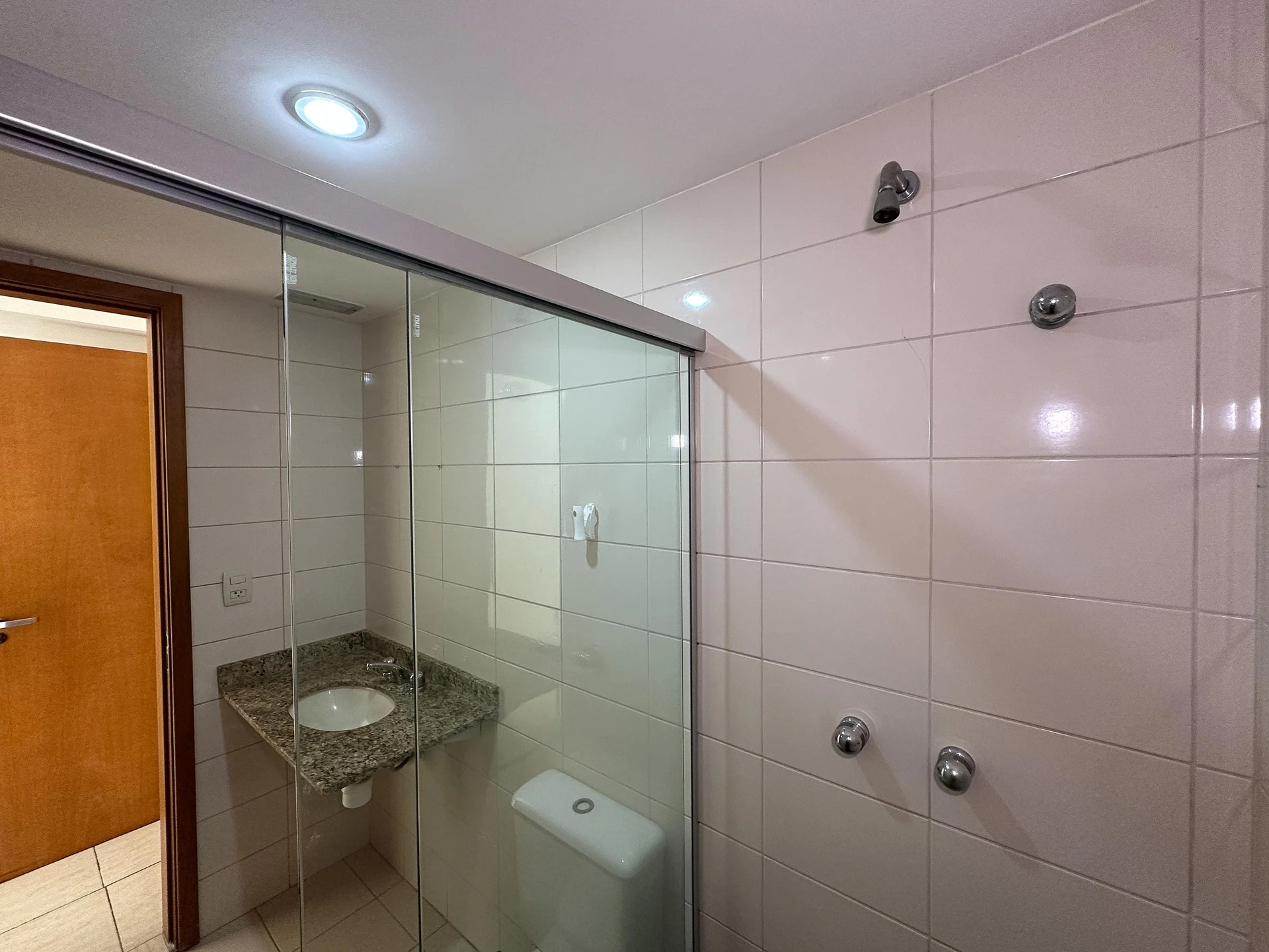 3-bedroom apartment in a building with a sauna — photo 62