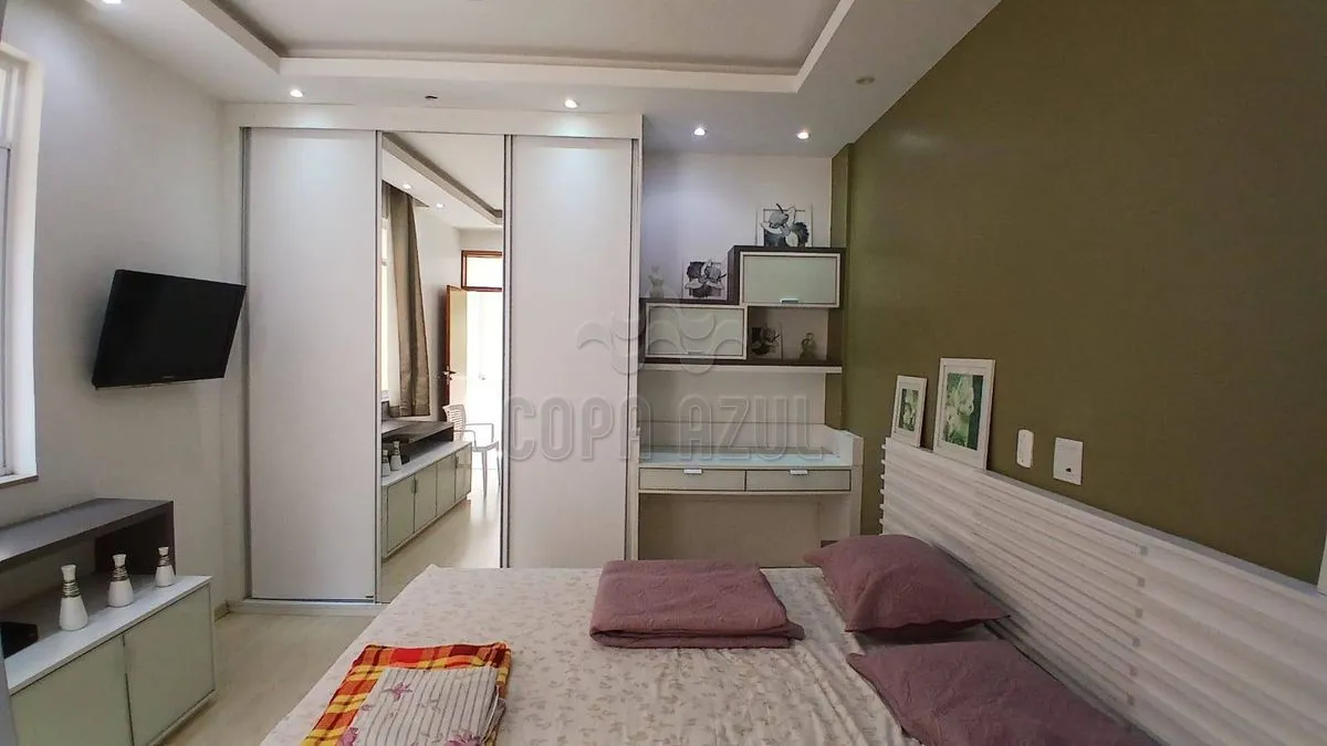 One-bedroom apartment with a mountain view in Rio de Janeiro — photo 25