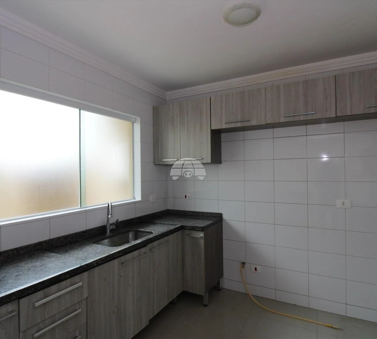 3-bedroom house with a bathtub in Curitiba — photo 7