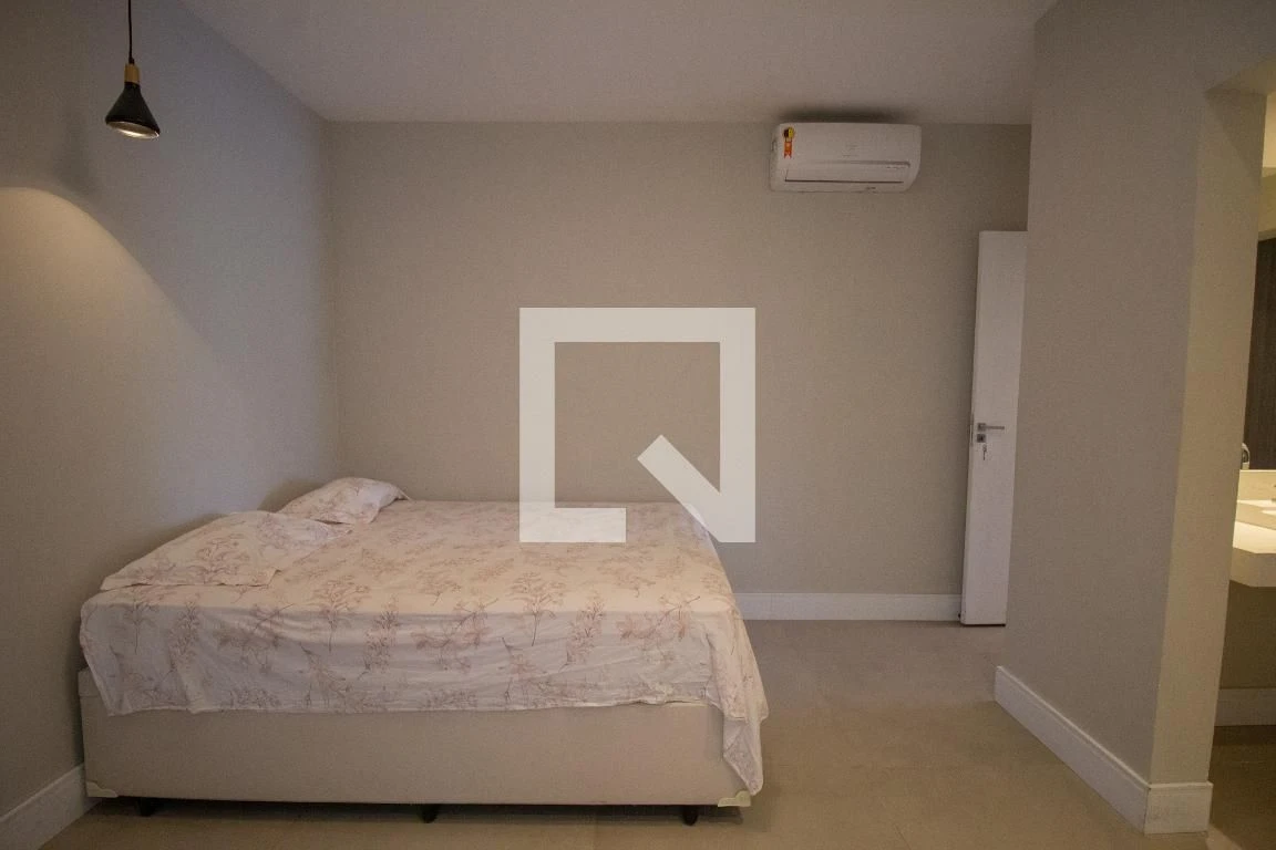 4-bedroom house with a bathtub in Rio de Janeiro — photo 45