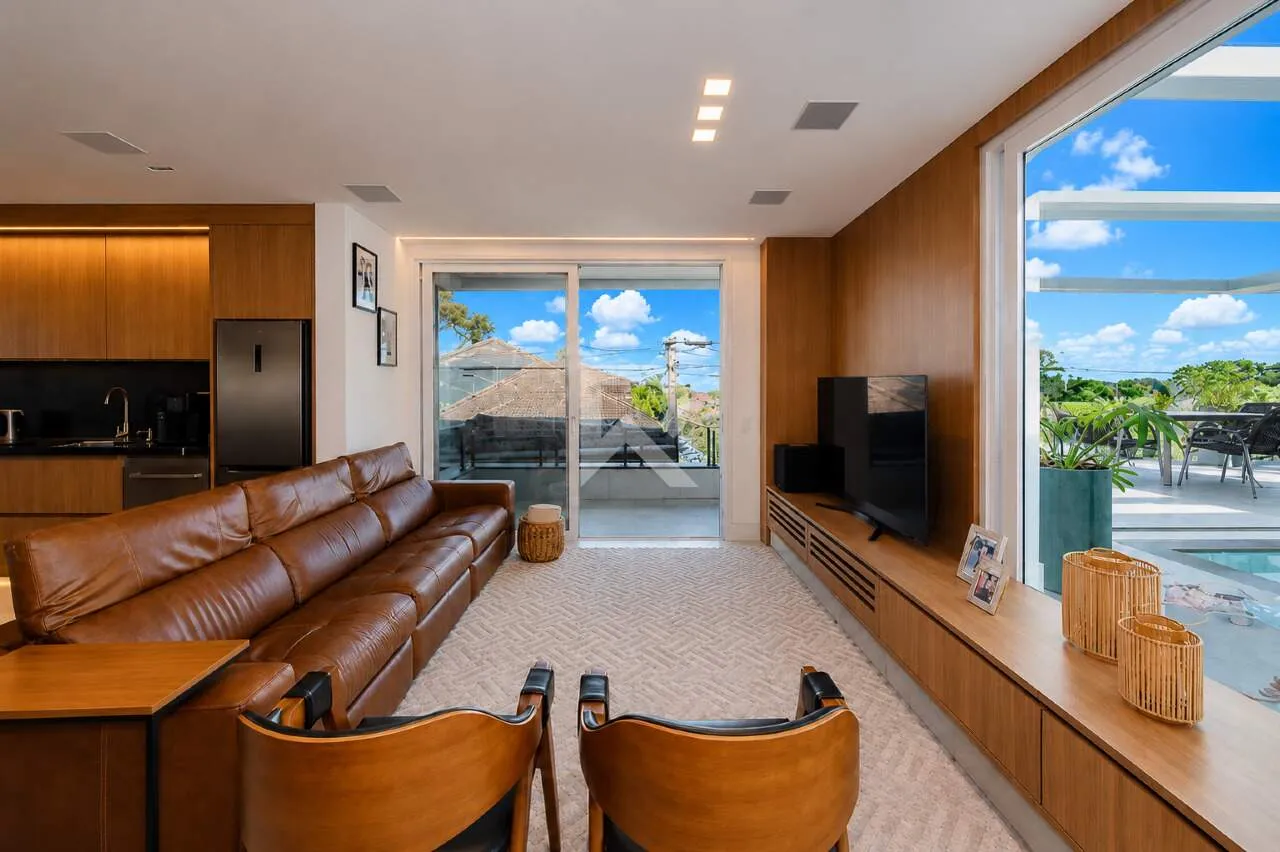 Furnished 635 m² house with 4 en-suite bedrooms and parking — photo 12