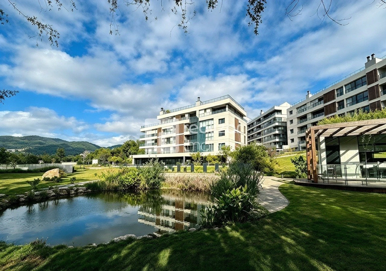 Furnished apartment, 164 m², with floor-to-ceiling windows — photo 8