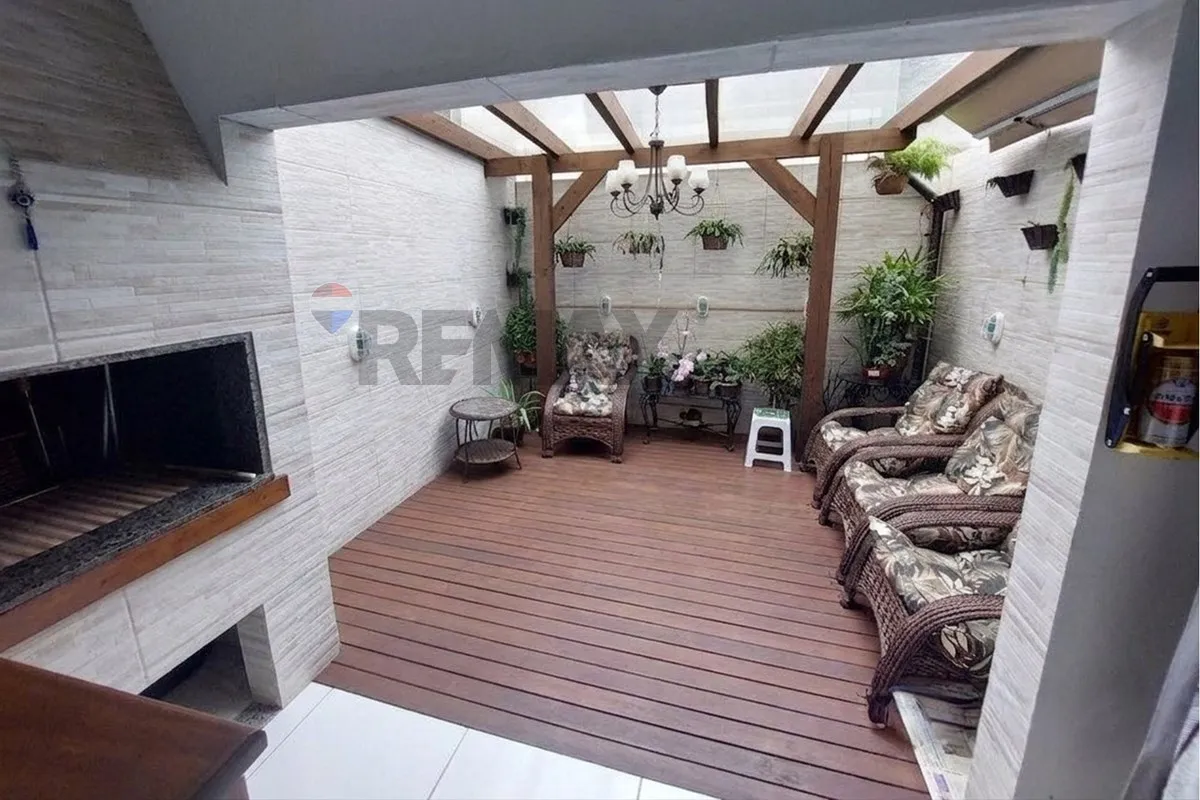 Furnished home with 2 bedrooms and a gas stove — photo 7