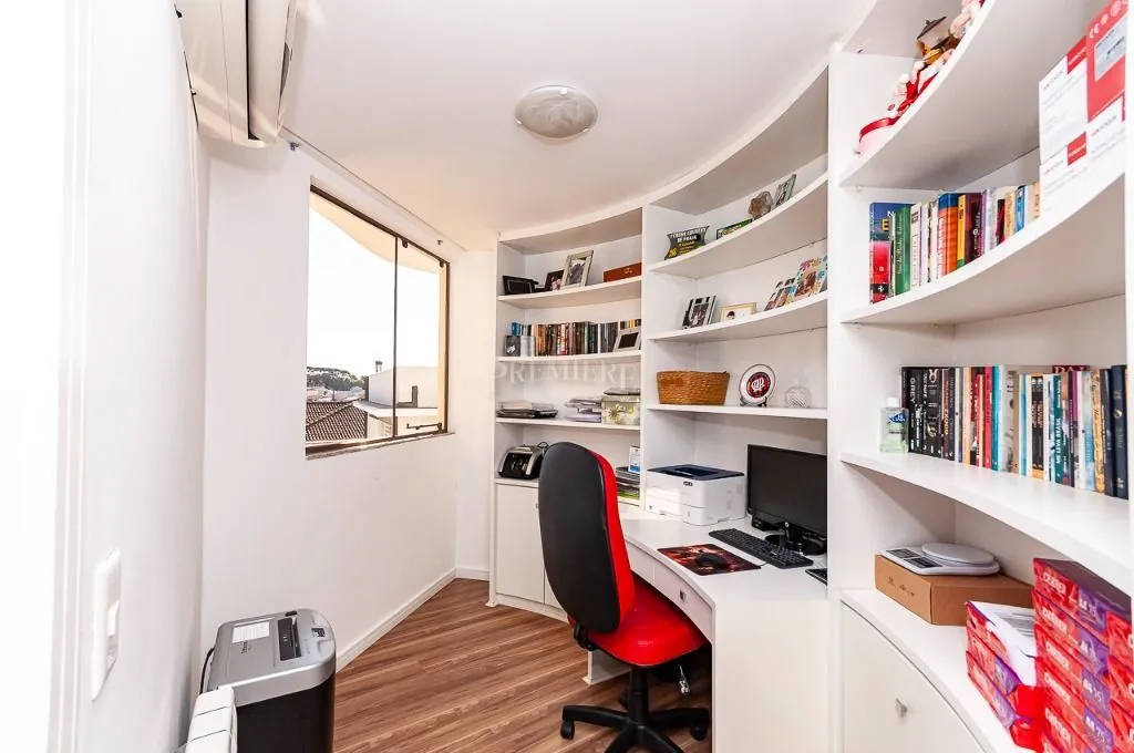 Furnished house with 4 bedrooms across 1167 m² and 8 spots — photo 28
