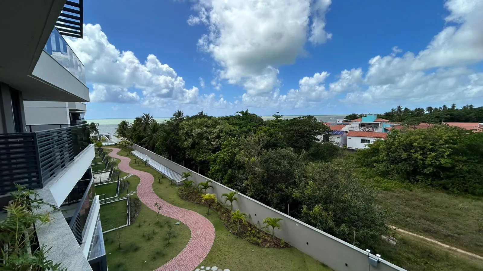 3-bedroom apartment with a grill on the balcony — photo 7