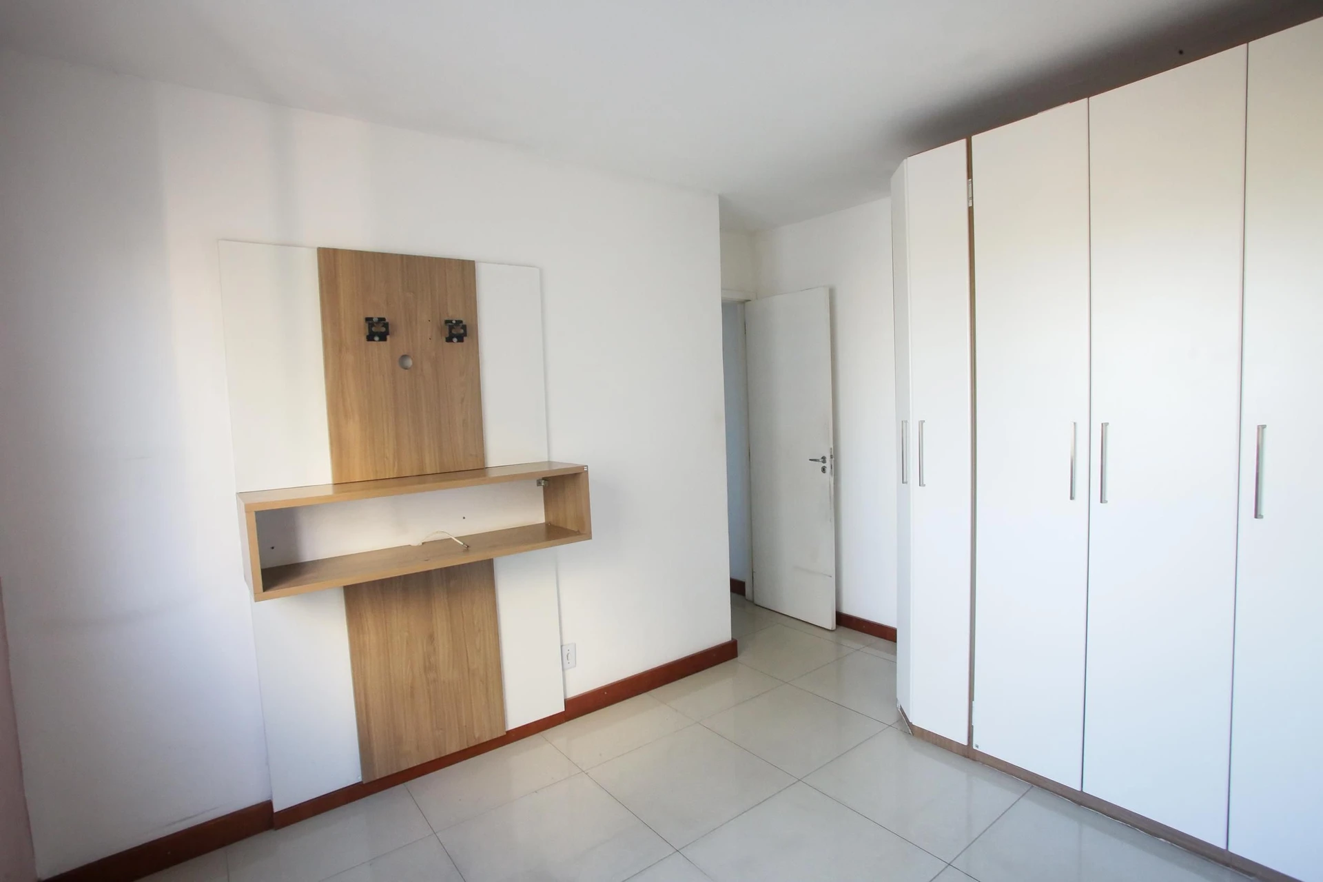 2-bedroom apartment with a mountain view — photo 4