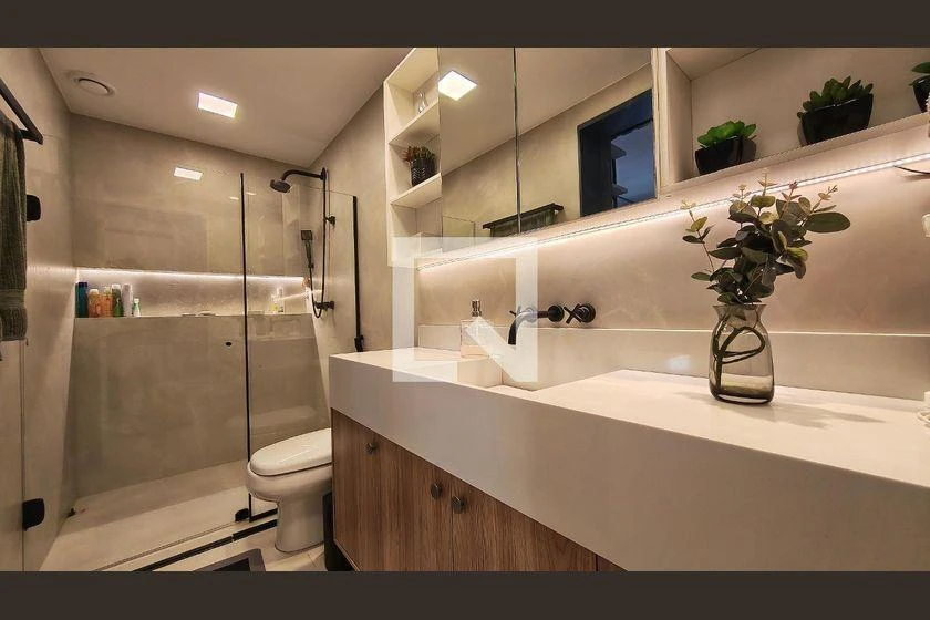 4-bedroom apartment with a glass-enclosed balcony — photo 10