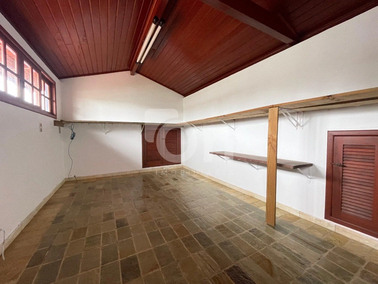 3-bedroom house with a bathtub — photo 9