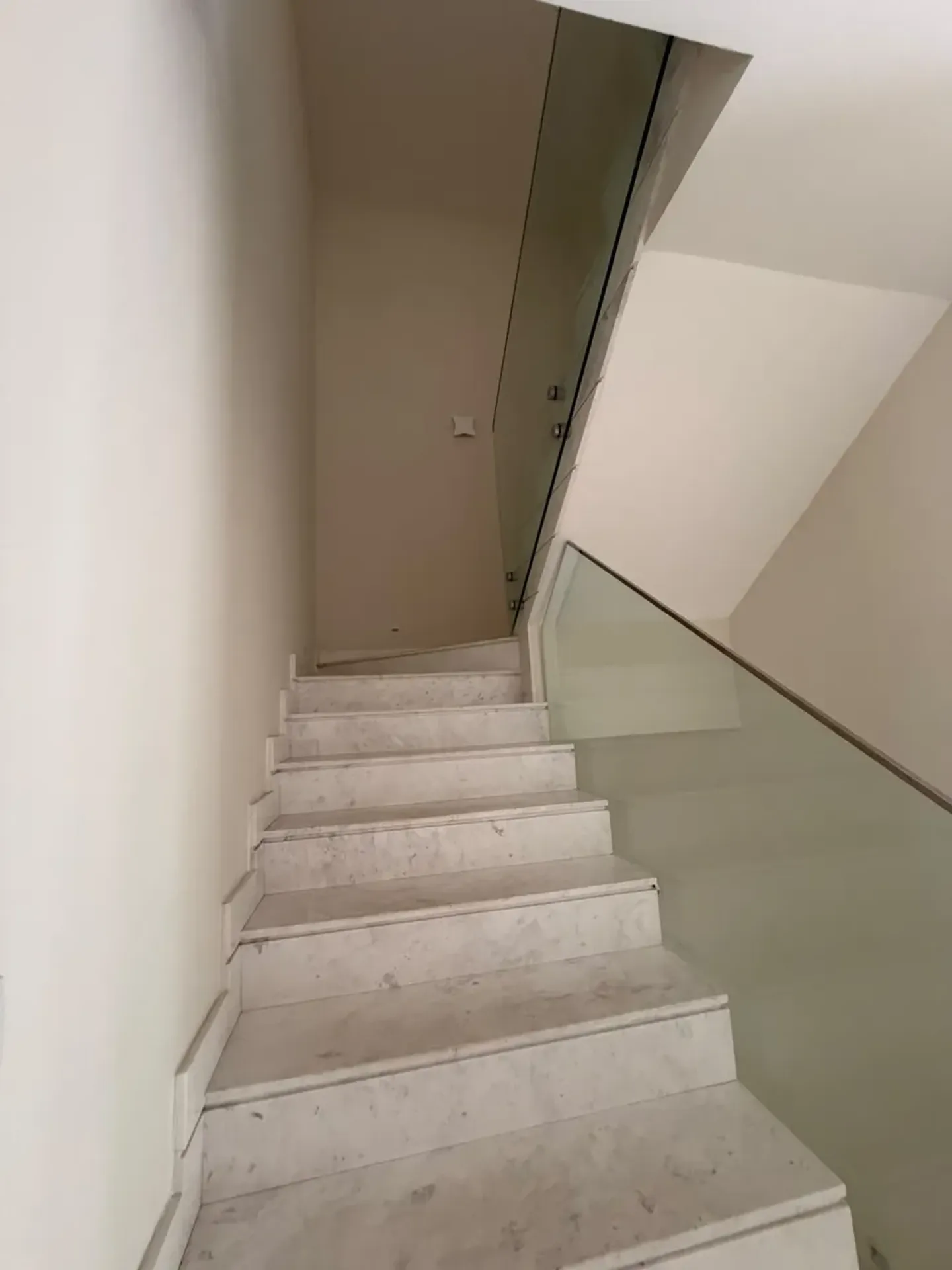 700 m² house with a garden and a bathtub — photo 37