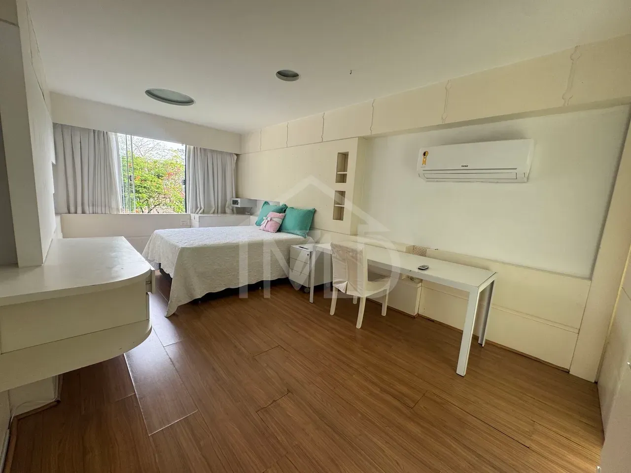 Furnished house with 4 en-suite bedrooms and open kitchen — photo 43