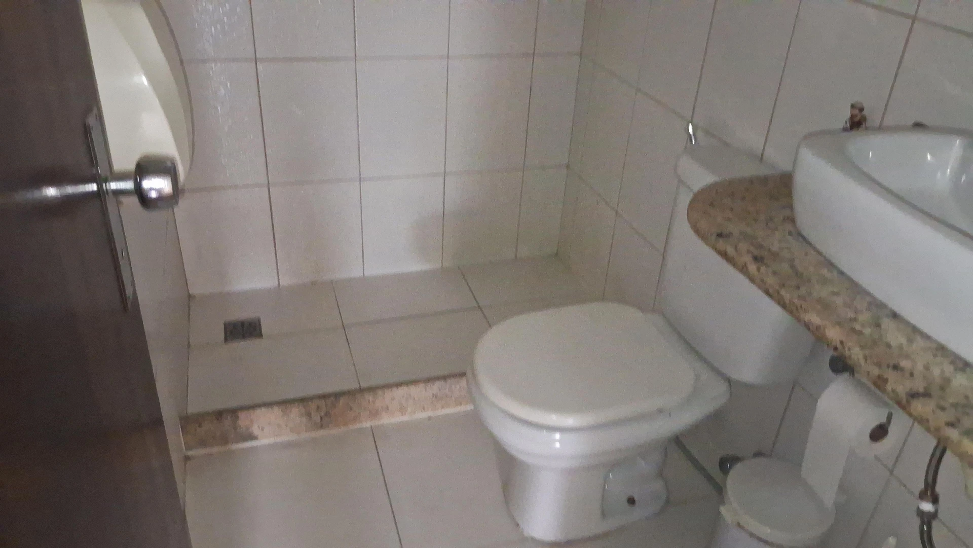 Unfurnished house with 6 bedrooms and private garden — photo 28