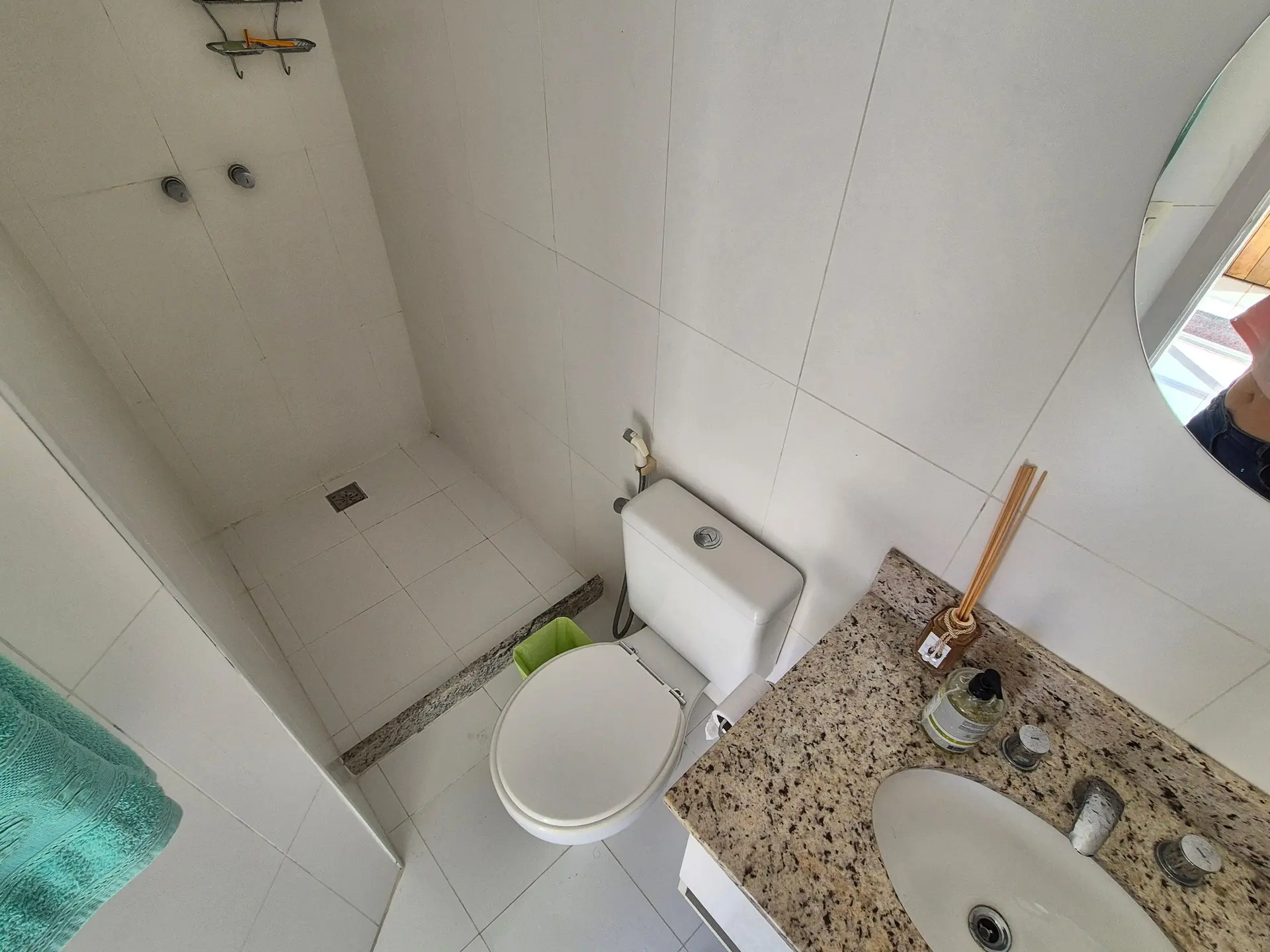 Furnished 2-bedroom apartment with private BBQ — photo 49