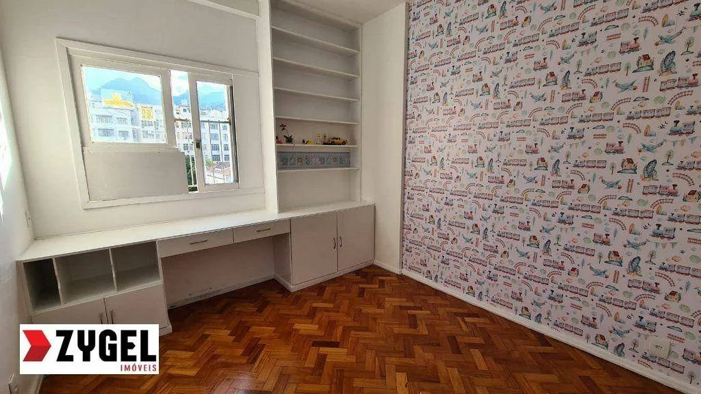 2-bedroom apartment with a closed-off kitchen — photo 9