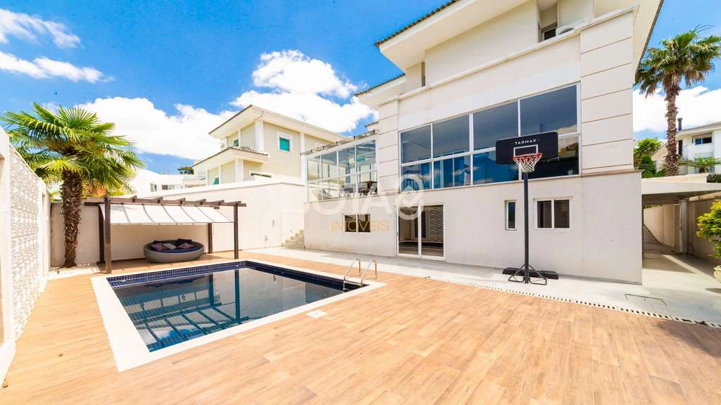 House with 4 en-suite bedrooms and 380 m² with 4 parking — photo 2