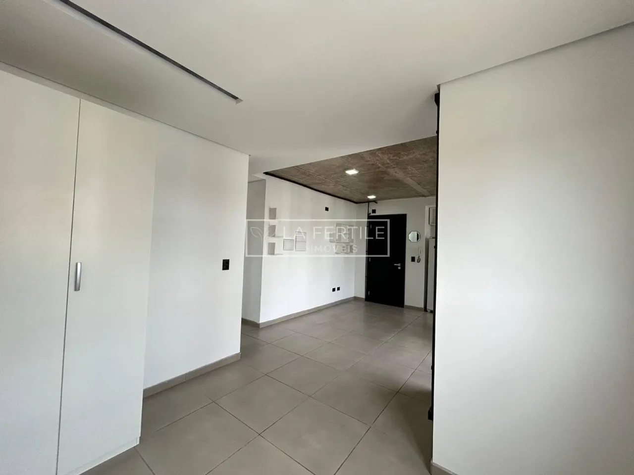 1-bedroom apartment with balcony and 46 m² — photo 8