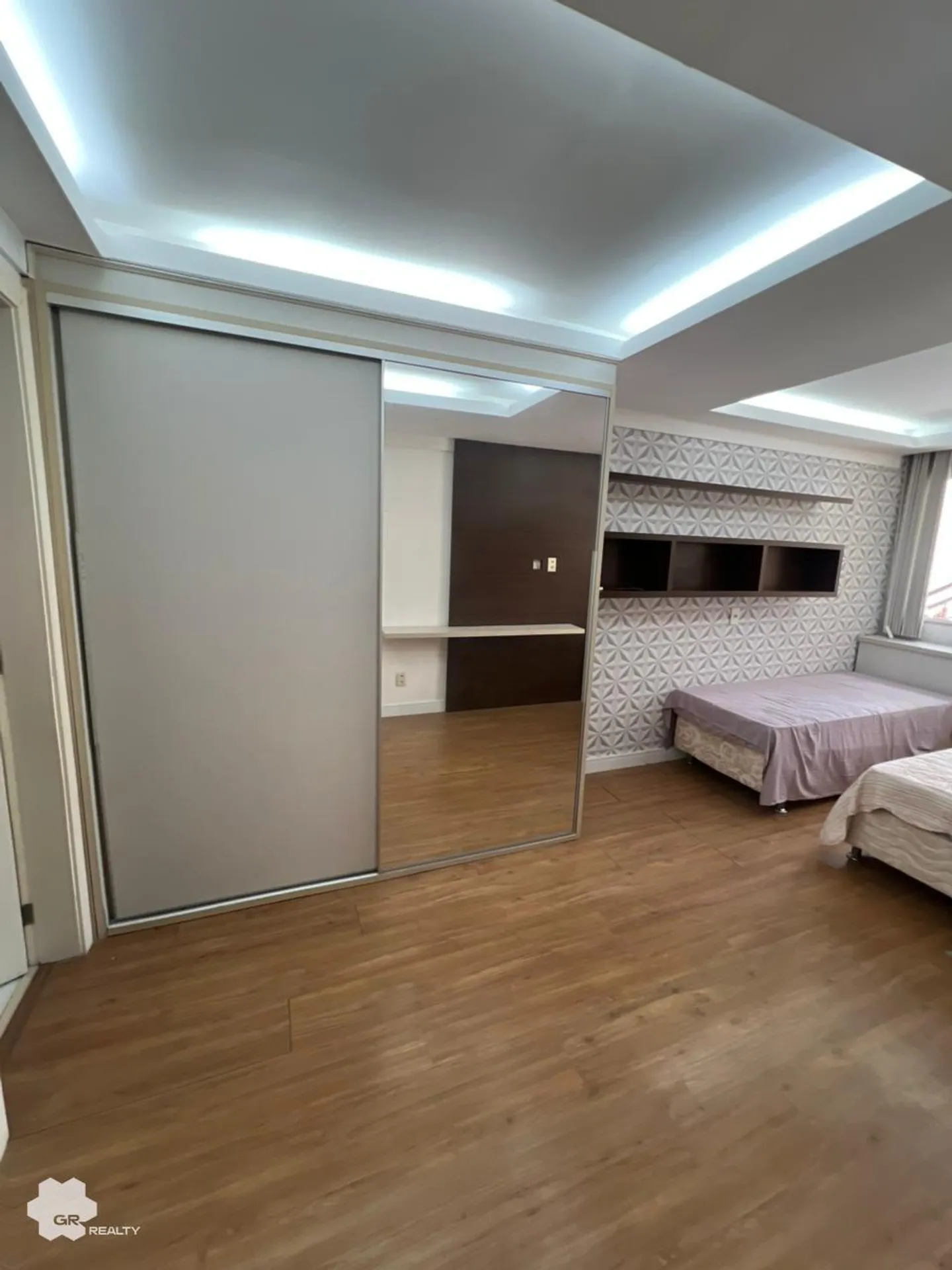 House with 6 en-suite bedrooms and 468 m² of space — photo 62