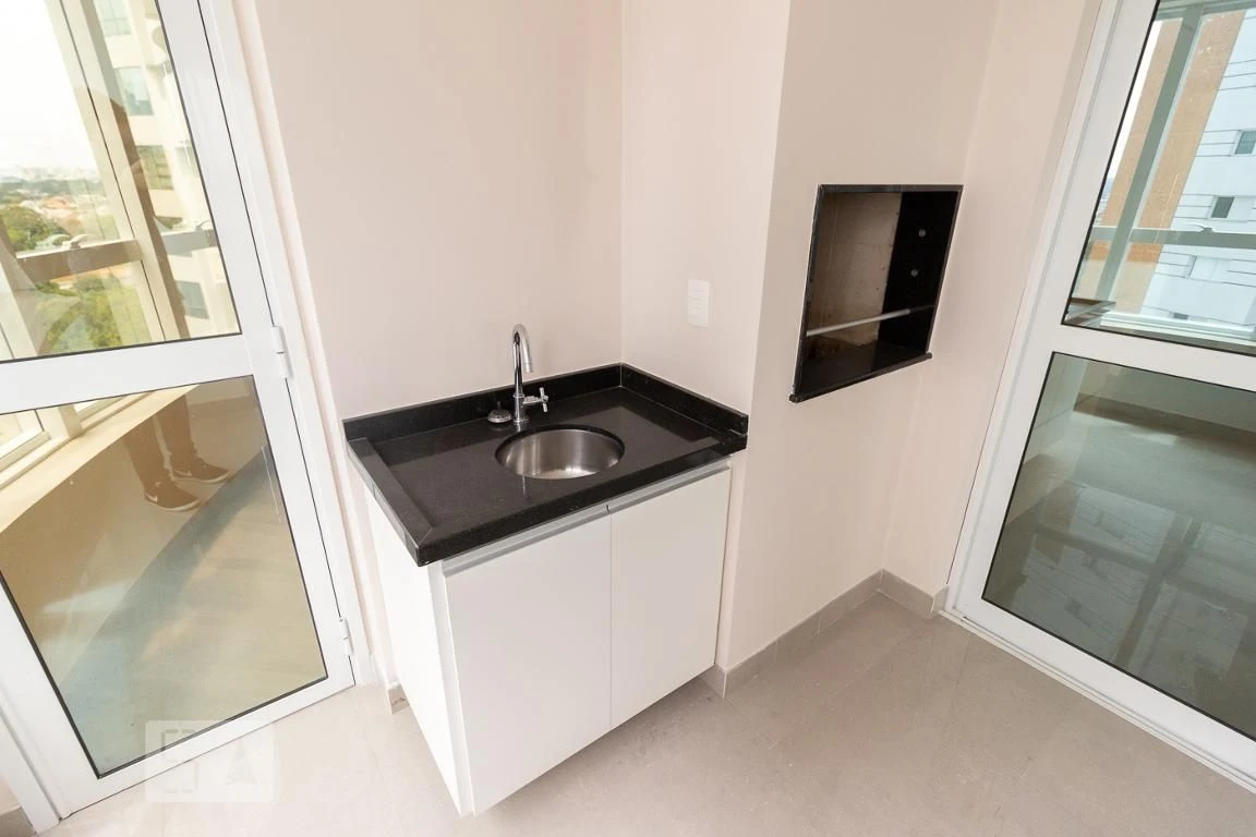 Bathtub in a 4-bedroom apartment, 255 m² — photo 30