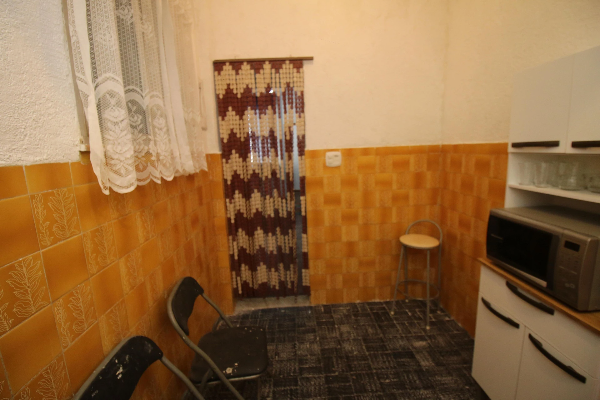 1-bedroom unfurnished apartment with fitted kitchen — photo 13