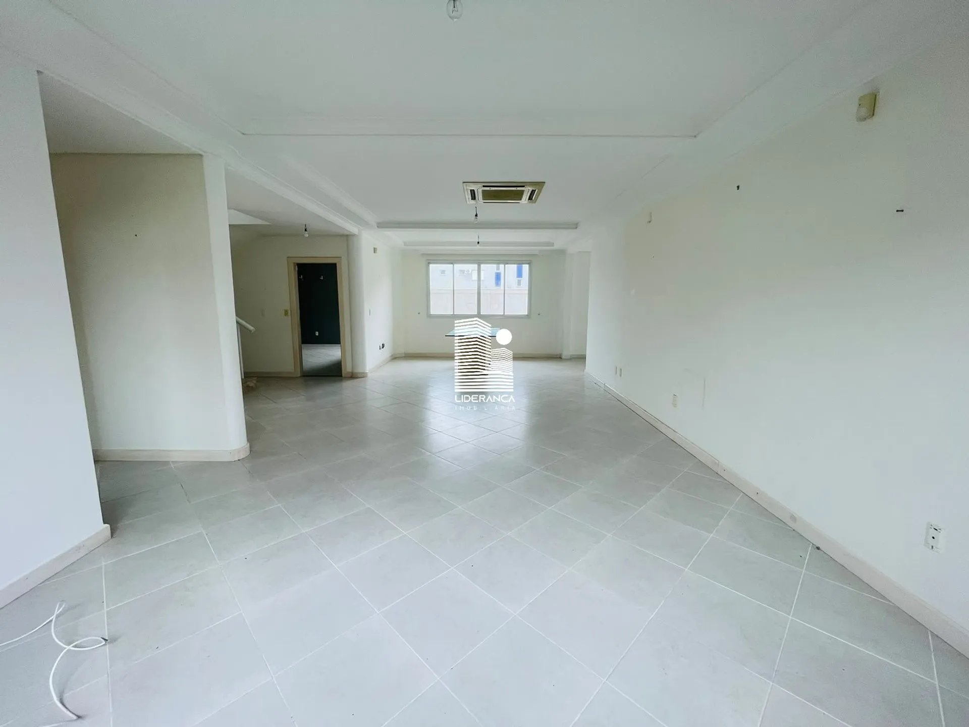 450 m² house with 4 bedrooms and a private garden — photo 26