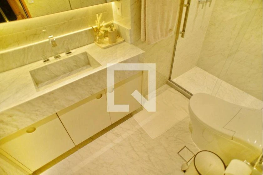 One-bedroom apartment in a building with a gym — photo 4