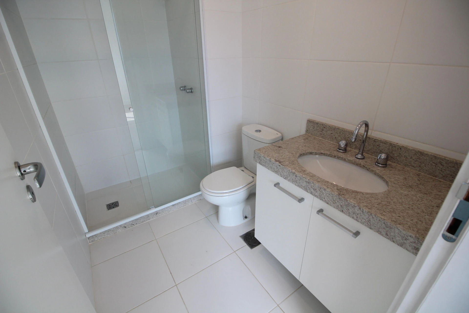 Apartamento de 2 quartos com janelas do piso ao teto — photo 42